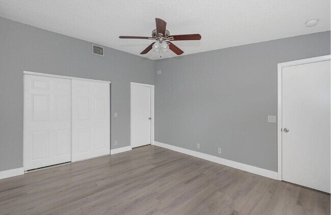 Foto del edificio - 161 Meadows Dr