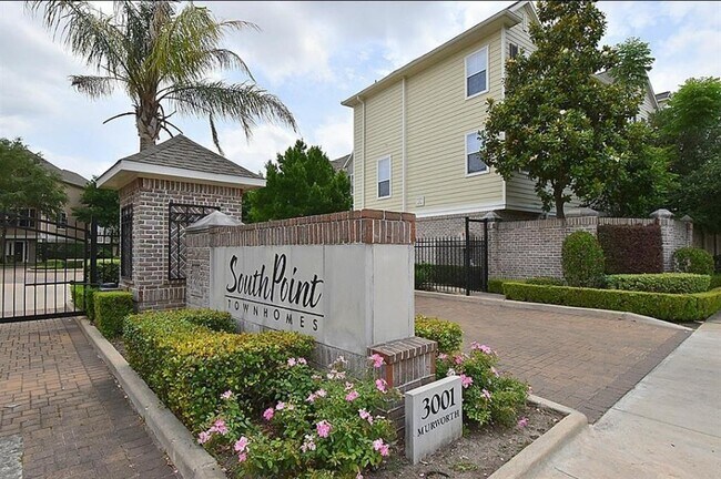 Building Photo - 3001 Murworth Dr