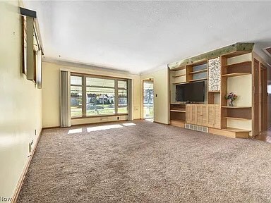 Building Photo - 10940 Meadowbrook Dr