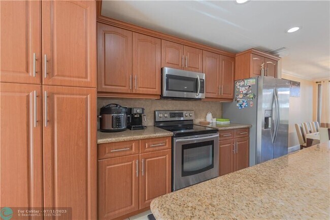 Foto del edificio - 841 NW 82nd Ave