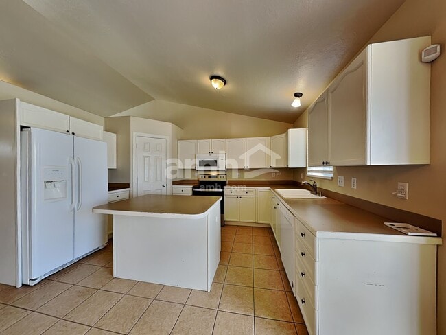 Building Photo - 980 Inverness Dr