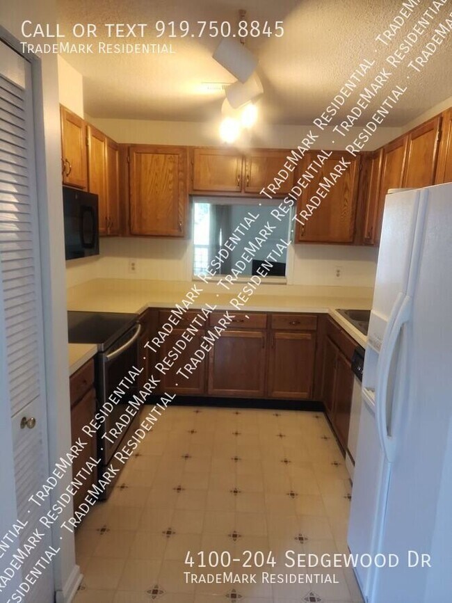 Foto del edificio - 4100-204 Sedgewood Dr-