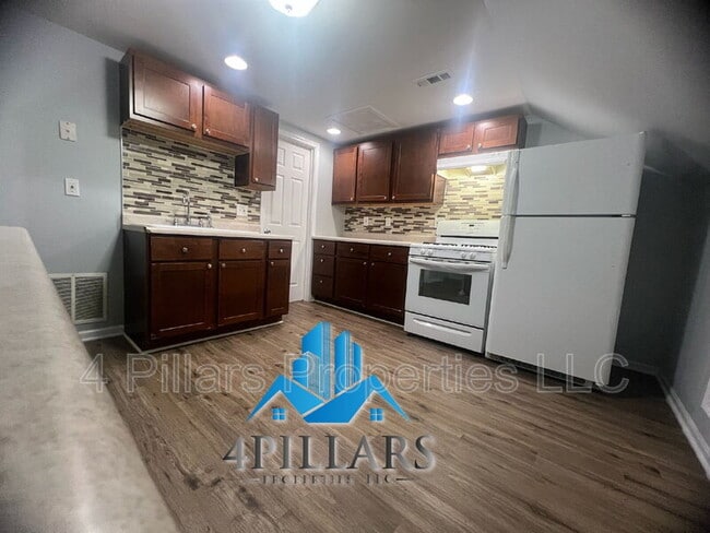 Building Photo - 162 W Commercial Ave