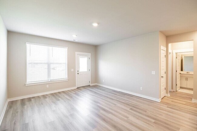Foto del edificio - AVAILABLE NOW in Foxland Crossing