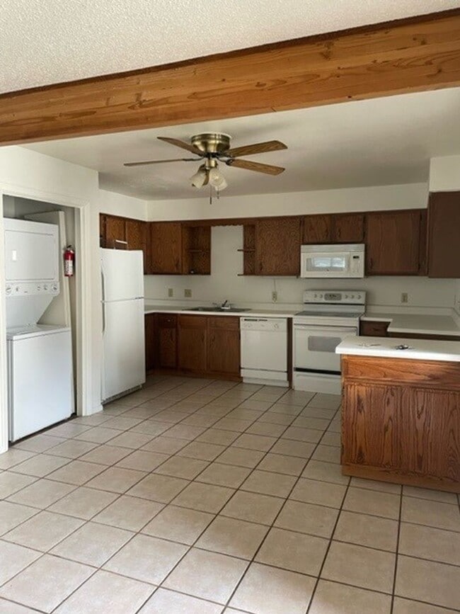 Building Photo - 2 Bedroom 2 Bath Condo with Deck and Firep...