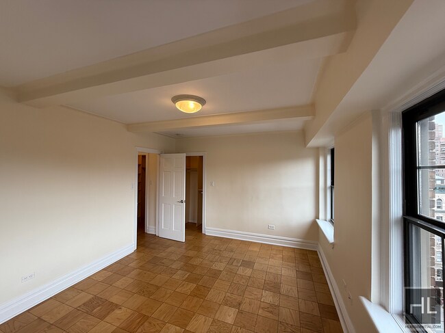 Building Photo - AMAZING ONE BEDROOM APARTMENT!! AMAZING DE...