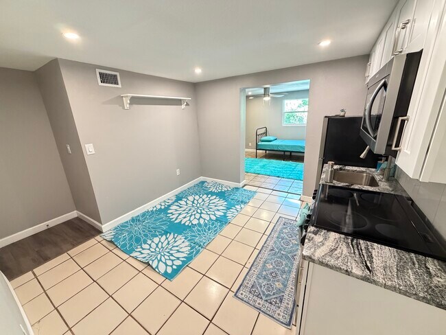 Photo - 2301 Trelain Dr S (Saint Petersburg, FL) Apartment