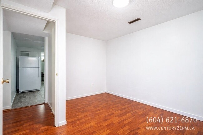 Photo du bâtiment - 32855 Harwood Crescent
