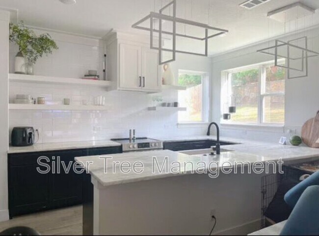 Foto del edificio - 9073 Quarry Hill Ct