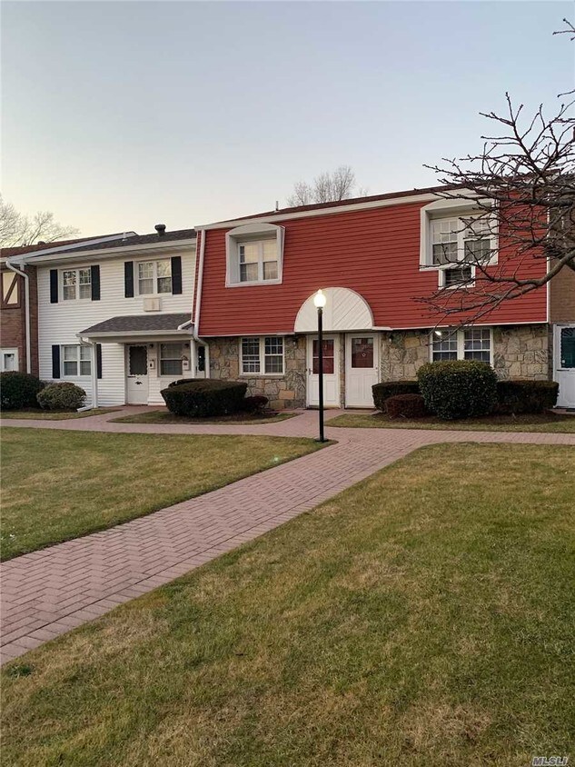 Primary Photo - 22 Springwood Dr