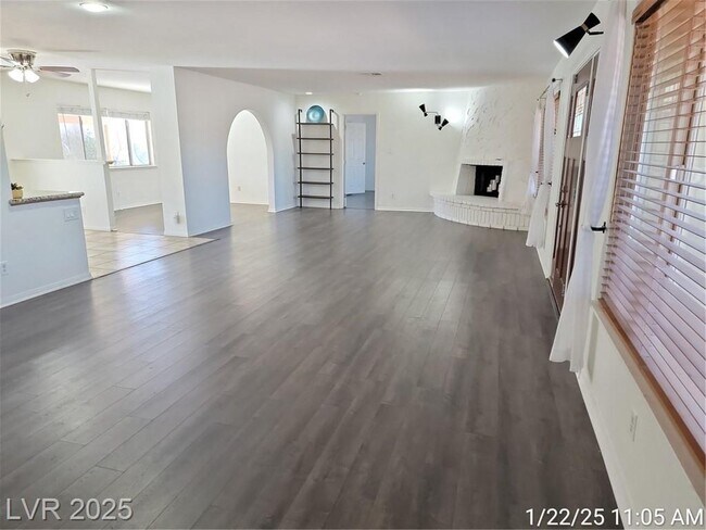Foto del edificio - RANCH HOME WITH POOL & RV PARKING--NO HOA!!