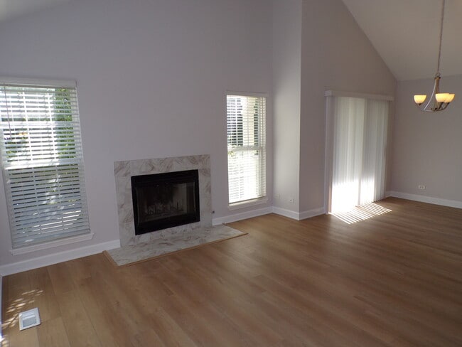 Foto del edificio - 891 Essex Cir