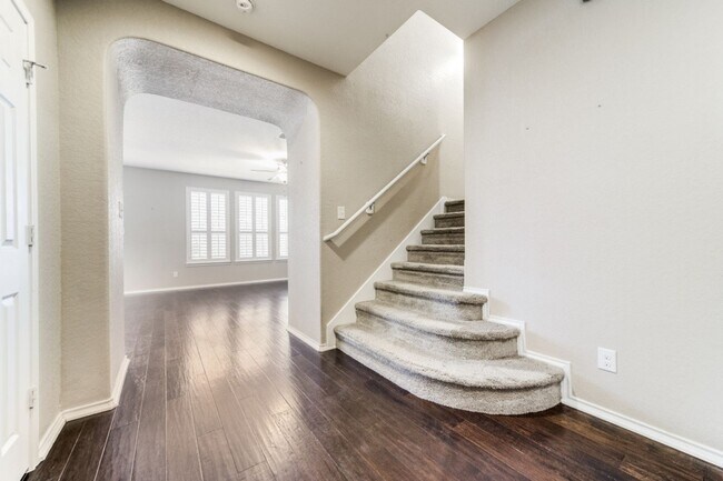 Foto del edificio - 3 Bedroom 2 1/2 bath Park Vista Subdivision