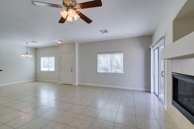 Building Photo - Great townhome in Henderson Gated Community with a 2 car attached garage and backyard