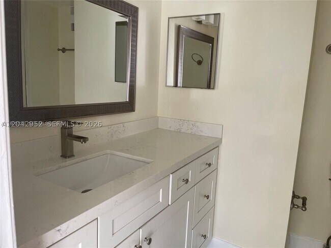 Foto del edificio - 9401 Evergreen Pl