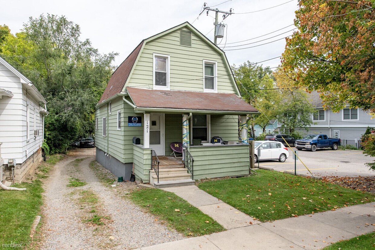 Primary Photo - 6 br, 2 bath House - 121 Hill St House