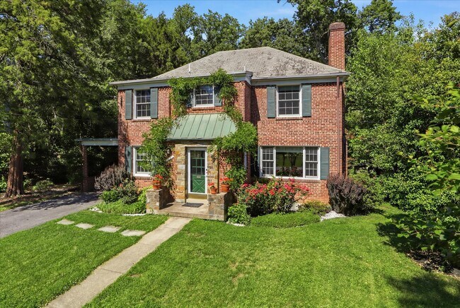 Building Photo - 3221 Coquelin Terrace
