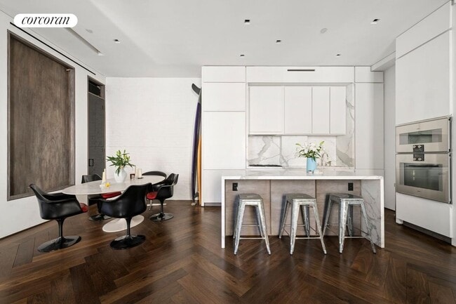 Building Photo - 131 Watts St
