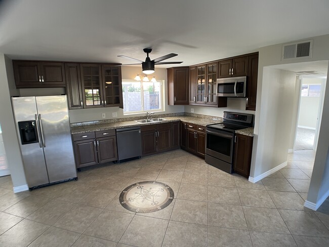 Foto del edificio - 2408 N 37th St
