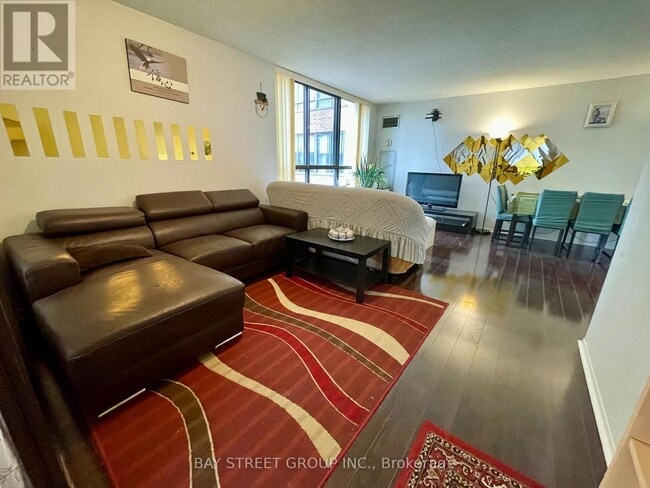 Photo du bâtiment - 55 Bamburgh Cir