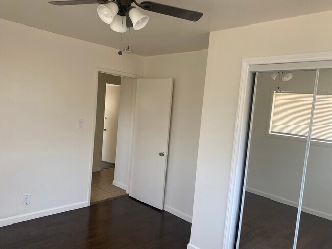 Foto del edificio - 14105 Yukon Ave