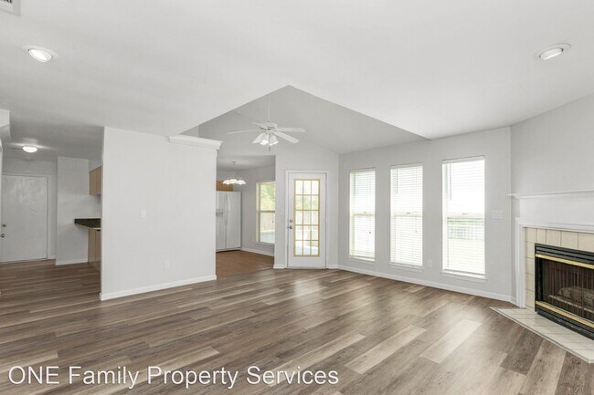 Building Photo - 4 br, 2.5 bath House - 4807 Summer Creek Cove