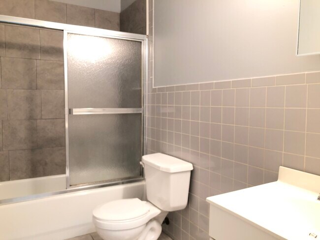 Building Photo - 51 E 21st St