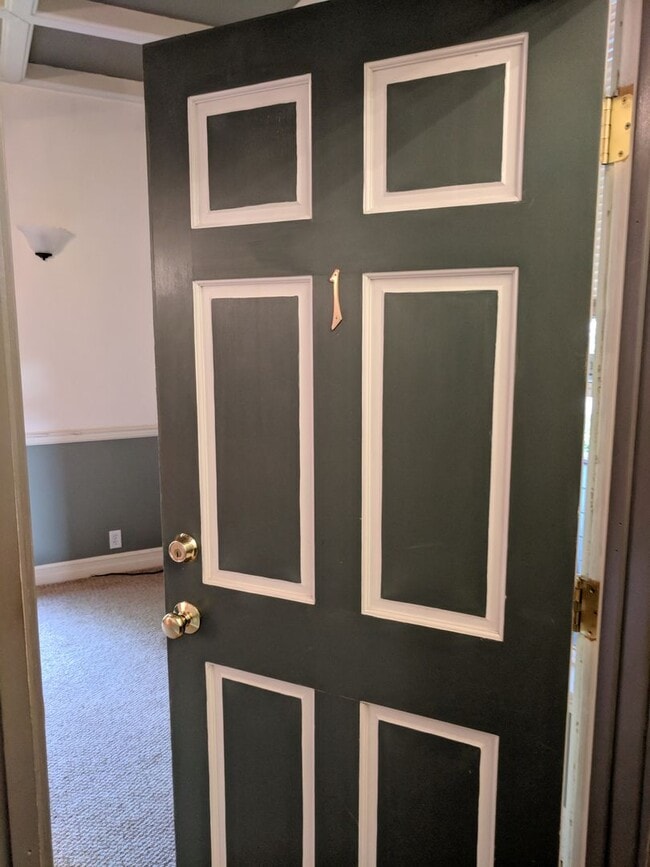 Building Photo - Beautiful Ground Level 1Bed/1Bath with Deck Close to Downtown Albany!