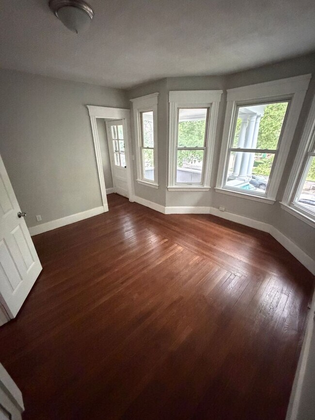 Foto del edificio - 318-320 Howard Ave