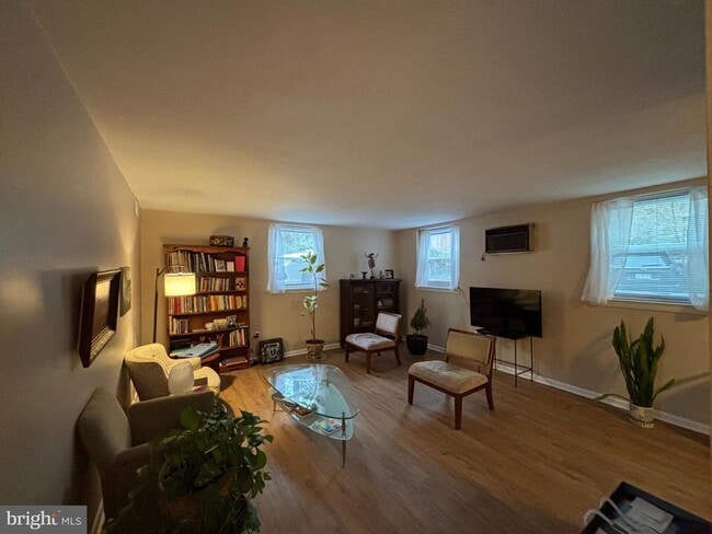 Foto del edificio - 200 W Evergreen Ave