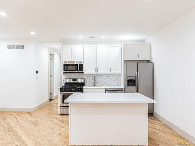 Foto del edificio - 282 E 38th St