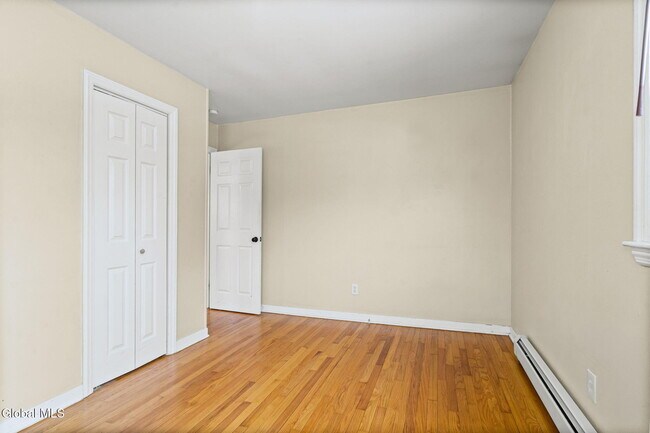 Building Photo - 165 S Pine Ave