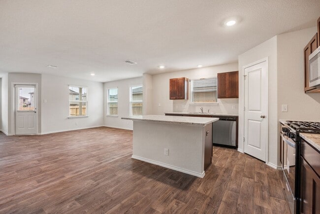 Foto del edificio - Almost New In Whisper Falls!!!