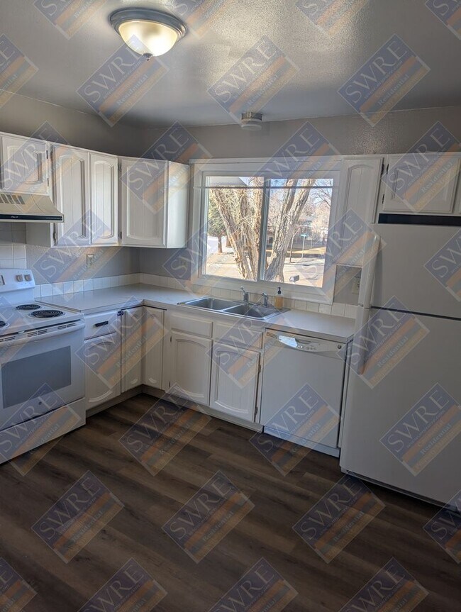 Building Photo - 1048 Harrison-A