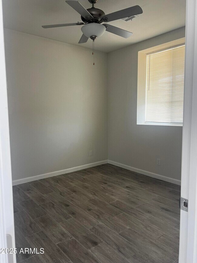 Foto del edificio - 1338 W Papago St