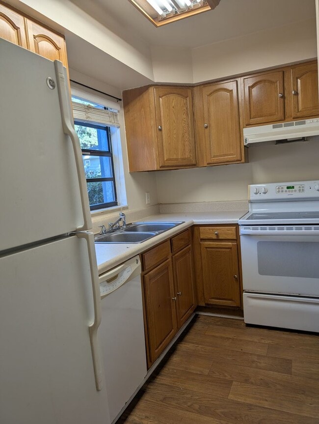 Foto del edificio - $1100 - 2 Bed/1½ Bath Townhouse - Mossy Oa...