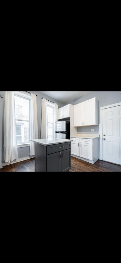 Photo - 2527 W Division St (Chicago, IL)
