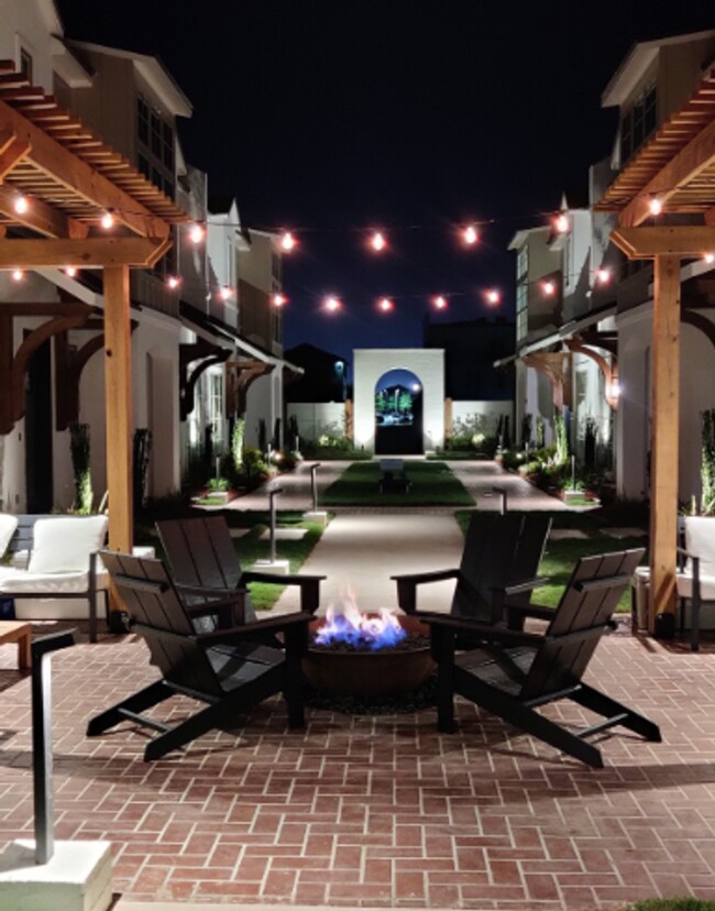 Building Photo - AVAILABLE in SUGAR MILL POND!