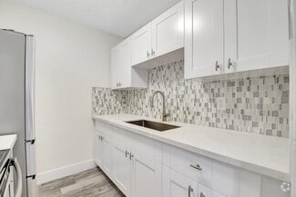 Building Photo - 3915 S Flagler Dr