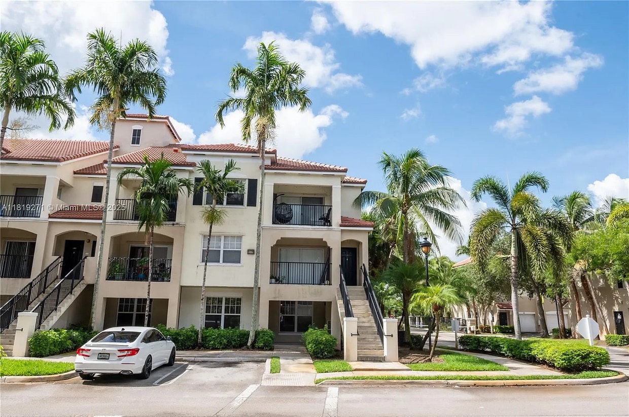 Primary Photo - 5820 W Sample Rd