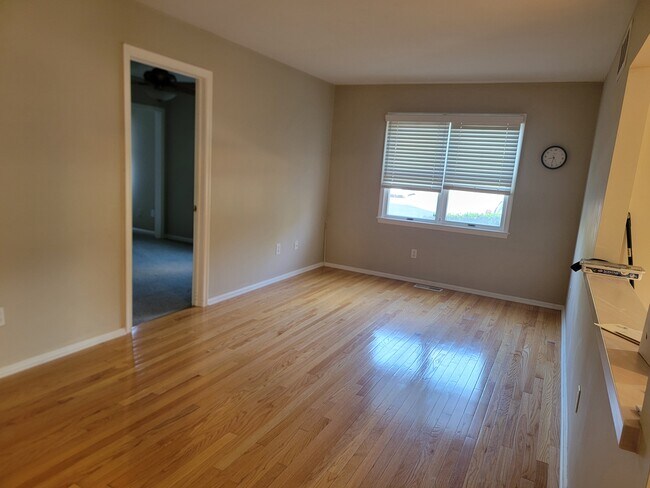 Sala de estar - 1417 Kathleen Ct