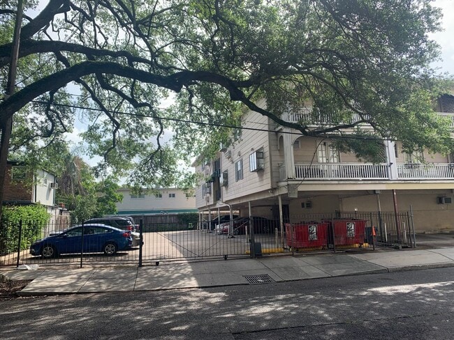 Building Photo - 2855 St Charles Ave