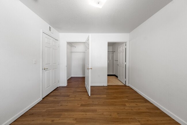 Foto del edificio - Courtyards at Sheridan