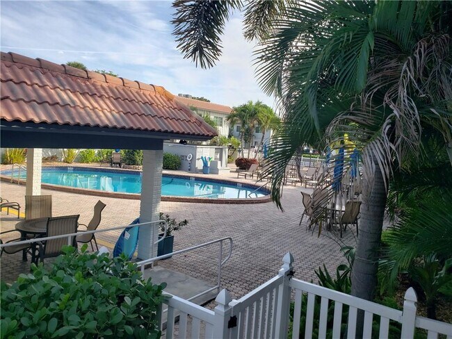 Building Photo - 659 W Oakland Park Blvd