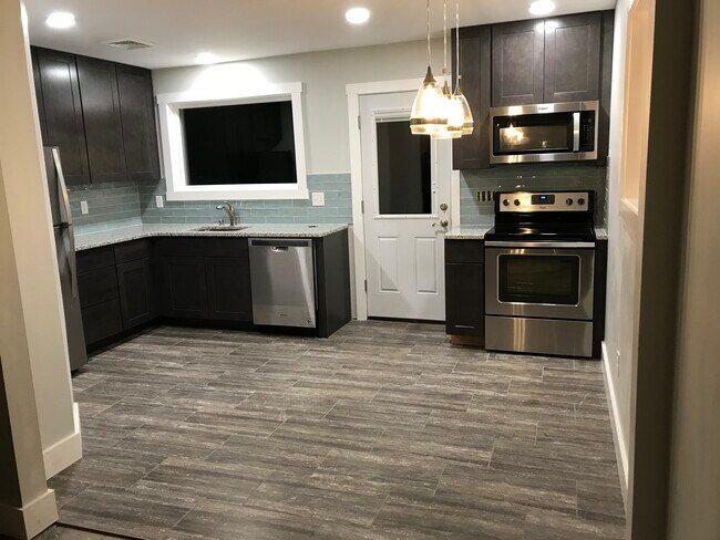 Building Photo - 26 Jase Ct