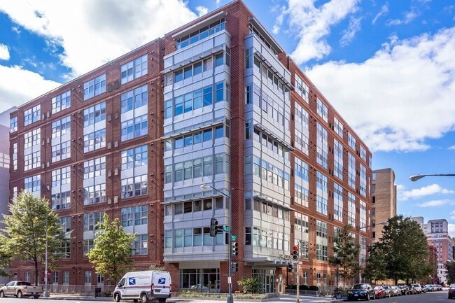 Building Photo - 1300 N St NW