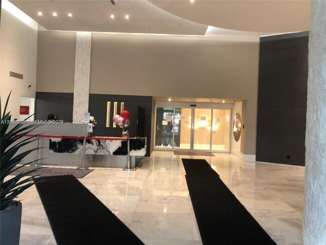 Foto del edificio - 3300 NE 192 St