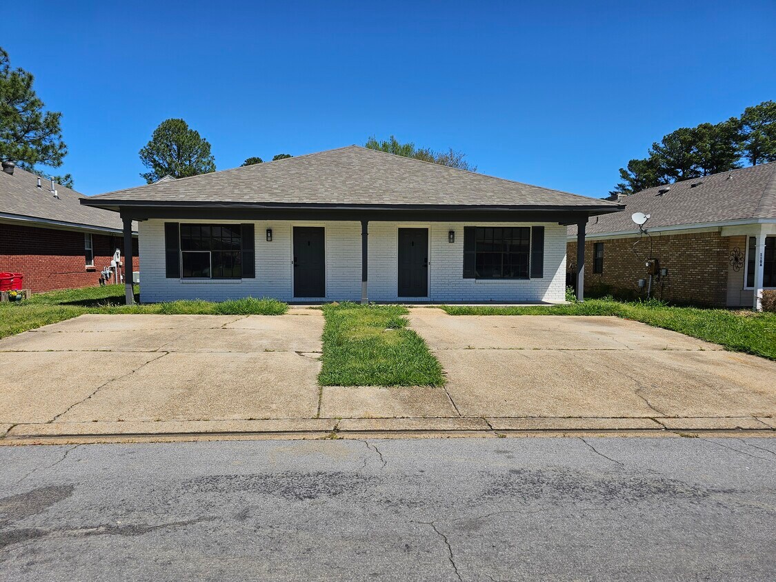 fresh exterior paint - 106 Brendalwood Ln