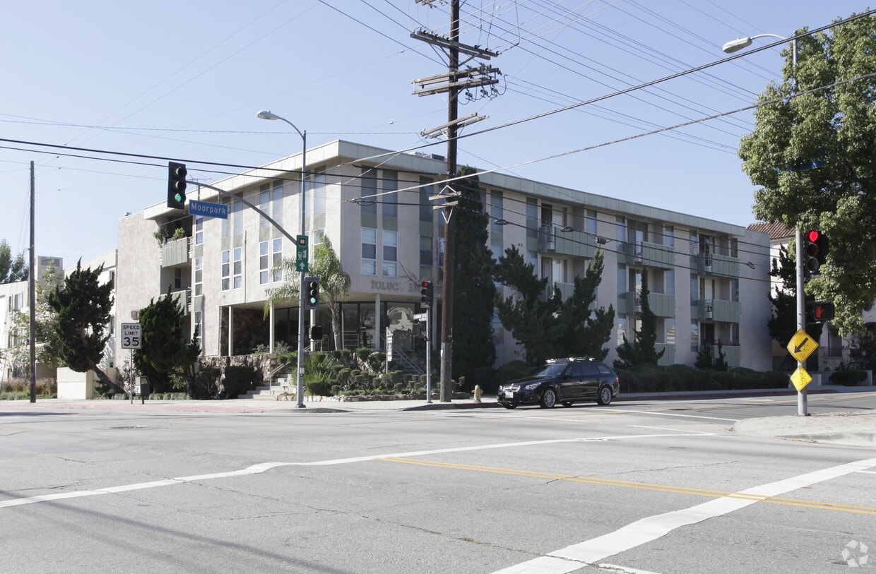 Toluca Embassy Apartments in North Hollywood, CA