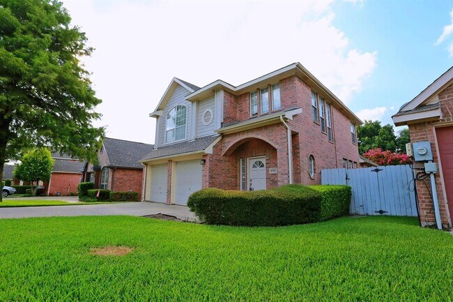 Building Photo - 4705 Ridgedale Dr